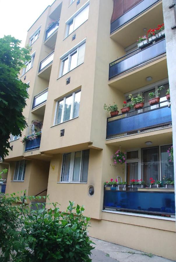 Bartakovics Apartman Eger Esterno foto